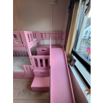 Etagenbett mit sicherer Treppe